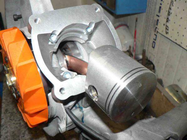 Angehängte Bilder: Motor%20mit%20Adapterplatte%20+%20Kolben%2065mm.jpg
